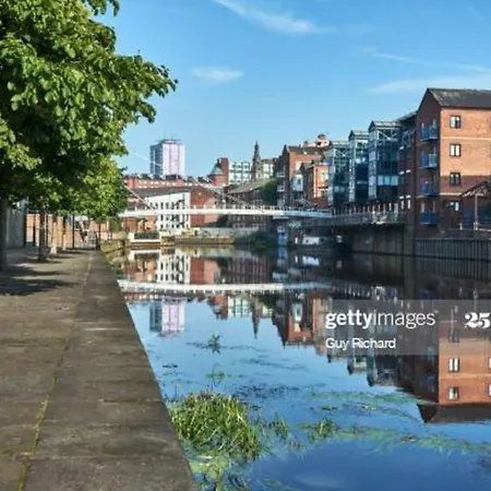 Beautiful Brand New - Sleeps 4 Leeds (West Yorkshire)
